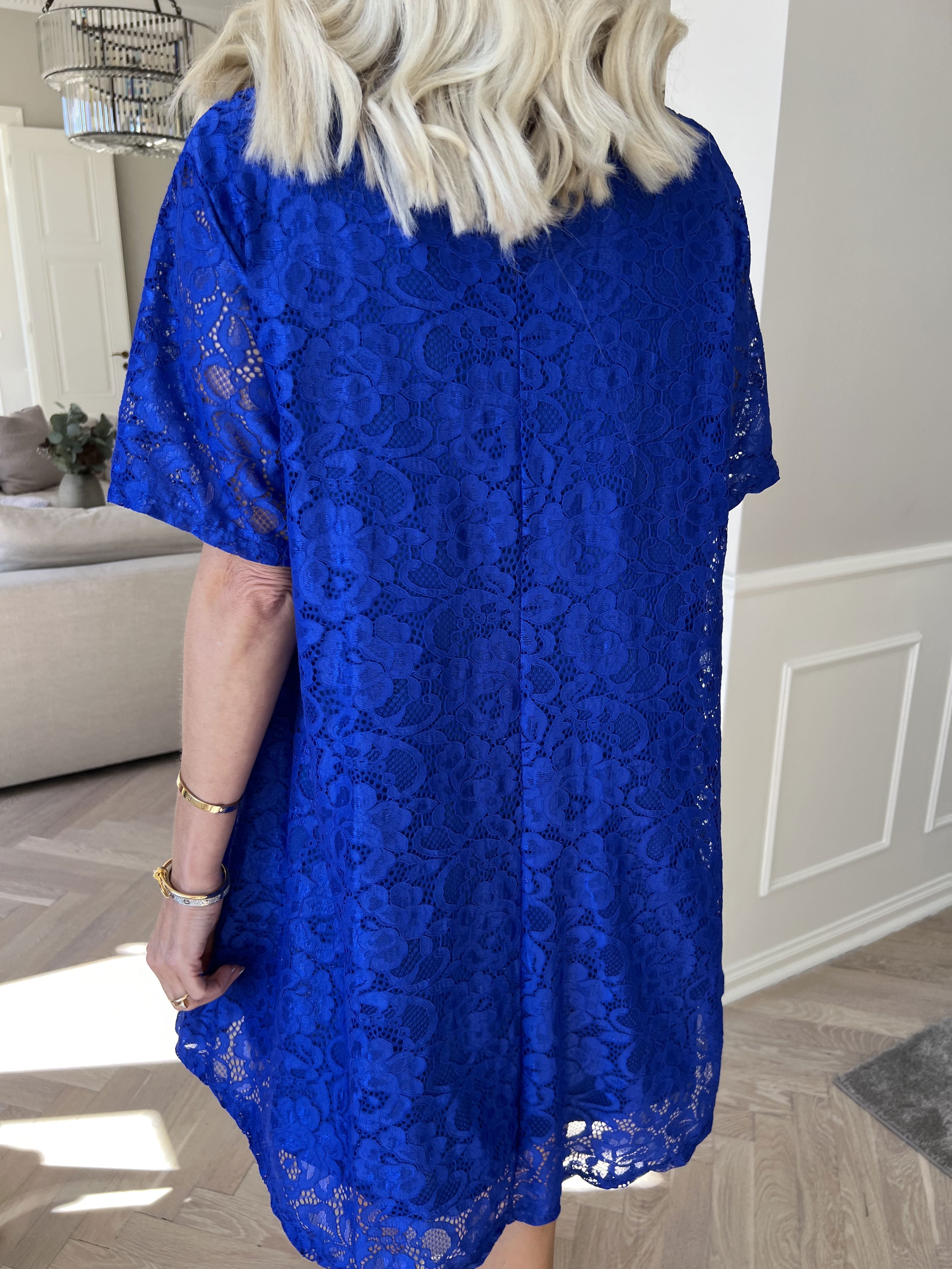 Gloria - A-linjeformad spetsklänning